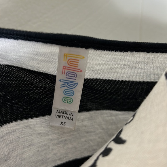 LuLaRoe Classic T - Picture 4 of 5